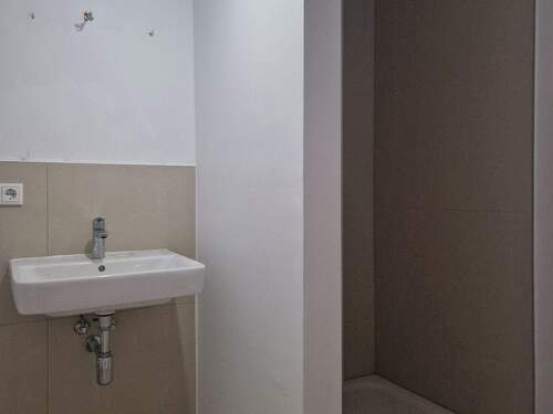 Bad mit Dusche - 