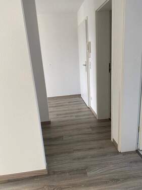 Flur 1.jpg - 3-Raum-Wohnung mit Balkon in ruhigem Wohngebiet