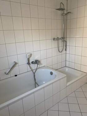 Badezimmer 1.jpg - 