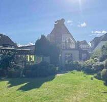 Wohnen & Vermieten unter einem Dach - 3-Parteienhaus mit großem Grundstück (aktuell vermietet) - Lübeck Travemünde