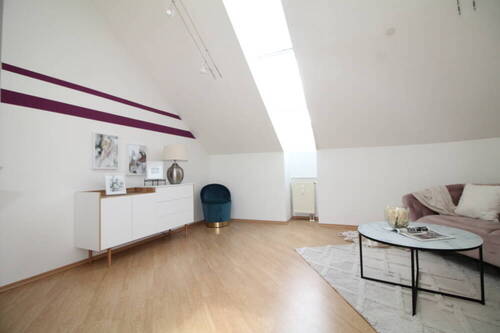 Wohnzimmer (3) - 3 Zimmer Etagenwohnung zum Kaufen in Passau