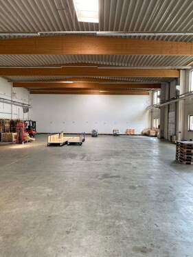 Bild 1 - Nahe Hermsdorfer Kreuz - Lager-Produktionshalle