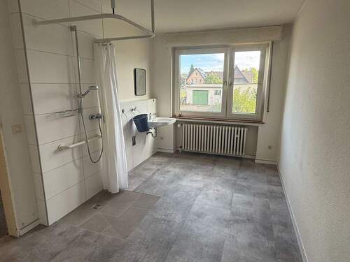 Badezimmer EG (ohne WC) - 