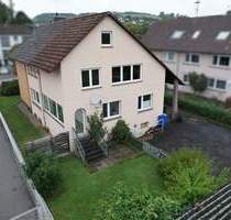 Geräumiges Wohn- und Geschäftshaus mit mehreren Garagen in Beverungen