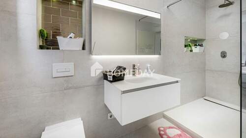 1. OG Badezimmer 1 - 