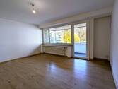 Wohnzimmer mit Balkon - 