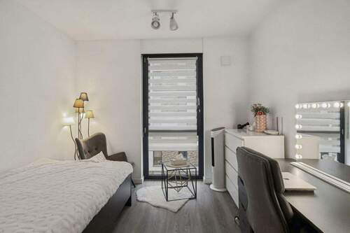 Wohn- und Schlafbereich - Vermietet: Möbliertes 1-Zi.-Apartment im Innenhof mit eigenem Bad und Küchenbereich in Berlin-Mitte