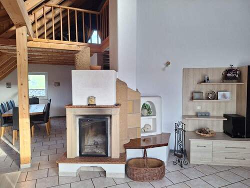 OG Wohnen: Kamin mit Blick zur Galerie - 