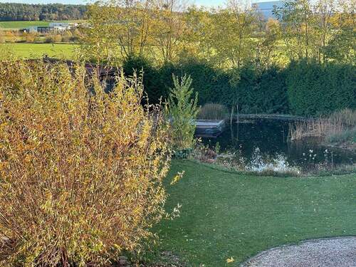 Garten mit Schwimmteich und Grillplatz - 