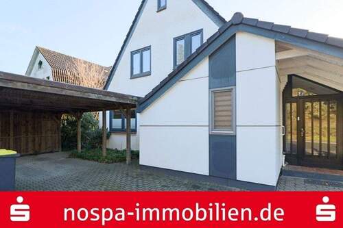 Eingangsbereich - Modernisiertes Familienhaus in Husum - neue Küche & Bad, sofort bezugsfrei!