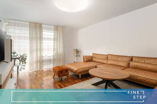 FINESTEP IMMOBILIEN - Lichterfüllt und groß: Wunderschön ruhig gelegene 4-Zimmer-Wohnung mit 2 Balkonen im Münchner Umland