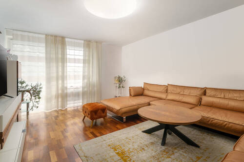 Wohnzimmer - 4 Zimmer Etagenwohnung zum Kaufen in Aschheim