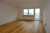 Wohnzimmer - 3 Zimmer Etagenwohnung zum Kaufen in Mühldorf