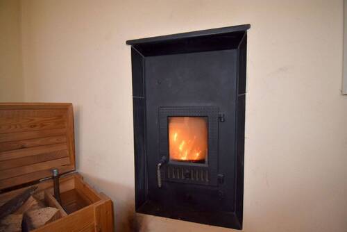 Kachelofen von der Küche aus - 