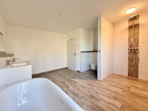 Stadtvilla: Bad im OG - 