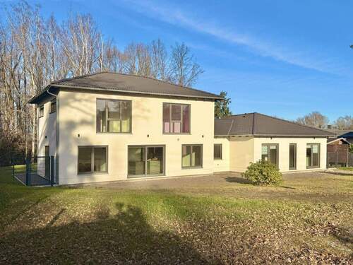 Vordere Gebäudeansicht - 8 Zimmer Mehrfamilienhaus, Wohnhaus zum Kaufen in Chemnitz