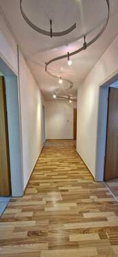 Im Flur.jpg - 3 Zimmer Etagenwohnung zum Kaufen in Aachen