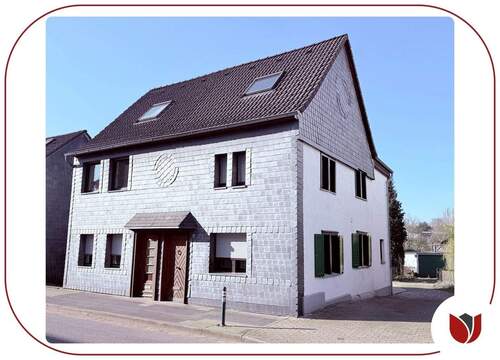 Zufahrt zu den Stellplätzen - 5 Zimmer Einfamilienhaus zum Kaufen in Leichlingen