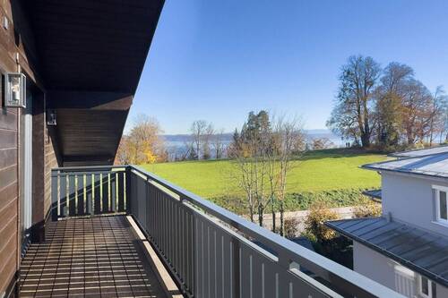 Süd-Balkon - Wohnen mit See- und Bergblick - großzügige Dachgeschosswohnung in Tutzing