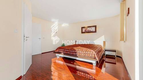 1. OG Elternschlafzimmer 1 - 