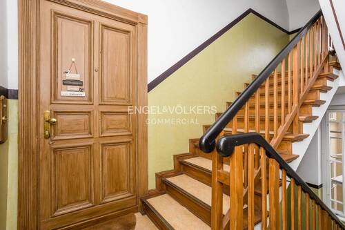 Treppenhaus - Einfamilienhaus zum Kaufen in Berlin