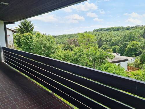 überdachter Balkon, nach Süden ausgerichtet - 