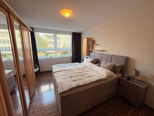 10 Schlafzimmer mit Balkonzugang - 