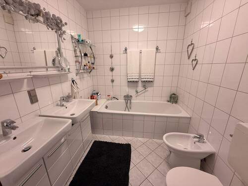 14 Badezimmer mit Badewanne - 