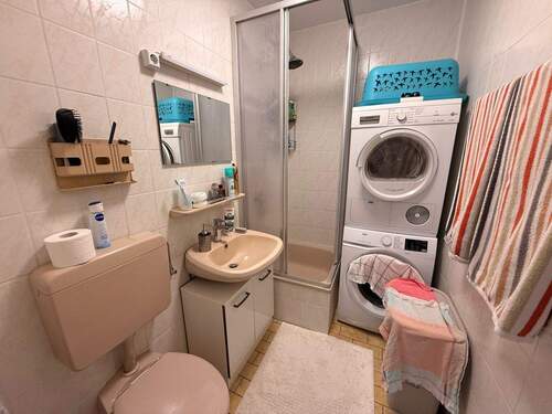 16 Badezimmer mit Dusche - 