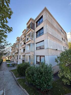 1 Hausansicht - Gepflegte 3-ZKB Erdgeschosswohnung mit 2 Balkonen in Northeim