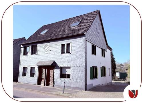 Zufahrt zu den Stellplätzen - 5 Zimmer Einfamilienhaus zum Kaufen in Leichlingen