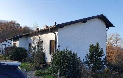 Seitenansicht - 9 Zimmer Einfamilienhaus in Ottweiler