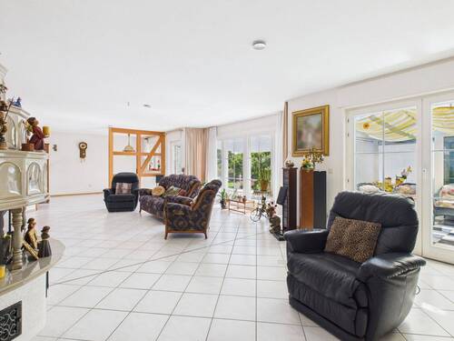 Wohnbereich mit Wintergarten - Einfamilienhaus mit 202,00 m² in Hoyerswerda zum Kaufen