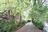 Hof Blick Richtung Scheune - 3 Zimmer Mehrfamilienhaus, Wohnhaus in Römerberg