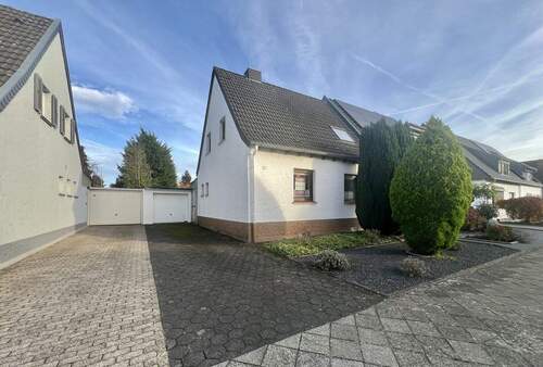 Außenansicht - 4 Zimmer Doppelhaushälfte zum Kaufen in Mönchengladbach