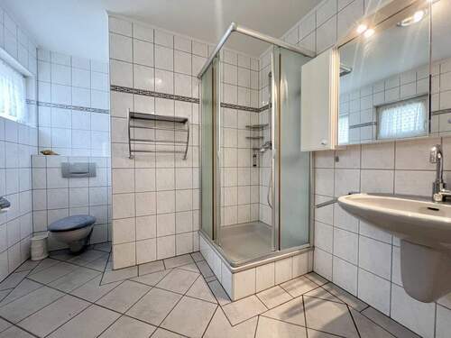 Badezimmer - Doppelhaushälfte mit 110,00 m² in Mönchengladbach zum Kaufen