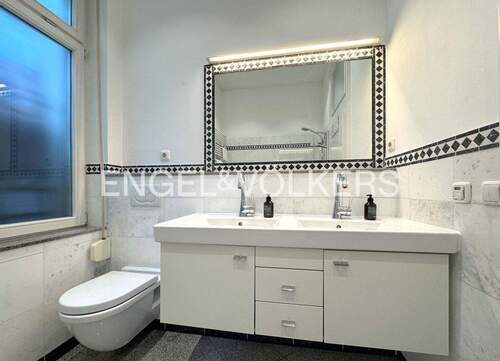 Bad mit Fenster und - Etagenwohnung mit 99,00 m&sup2; in Bad Nauheim zur Miete