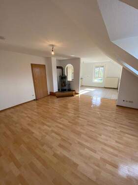 Moderner Wohnbereich - Top gepflegte Wohnung + Einzelgarage & großen Balkon!