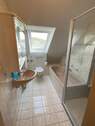 Bad mit Dusche + Wanne - Etagenwohnung mit 65,00 m&sup2; in Mühlhausen zur Miete