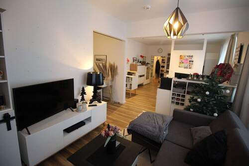 Wohnzimmer - 2 Zimmer Etagenwohnung zur Miete in Düsseldorf