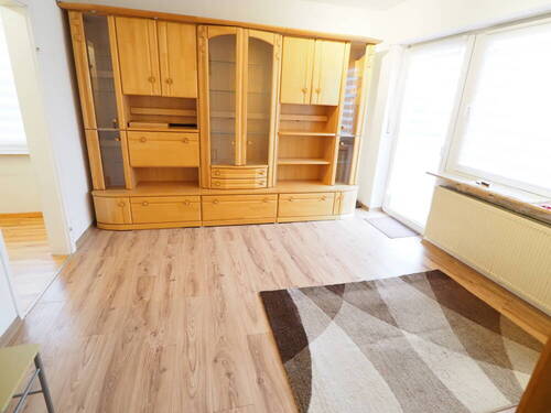 Zimmer OG mit Zugang zum Balkon-Altbau - 