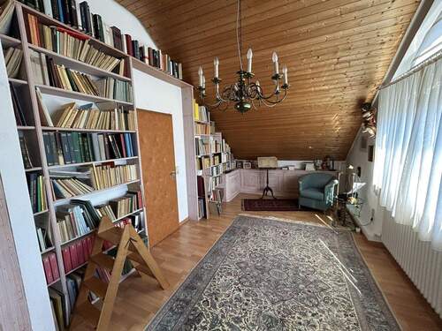 Wohnlich ausgebaute Bühne - 