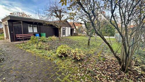 Garten mit Garage und Schuppen - 7 Zimmer Einfamilienhaus in Herrenberg