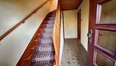 Eingang mit Treppenaufgang ins 1. Obergeschoss - 