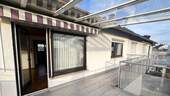 Balkon im 1.Obergeschoss mit Überdachung und Markise - 
