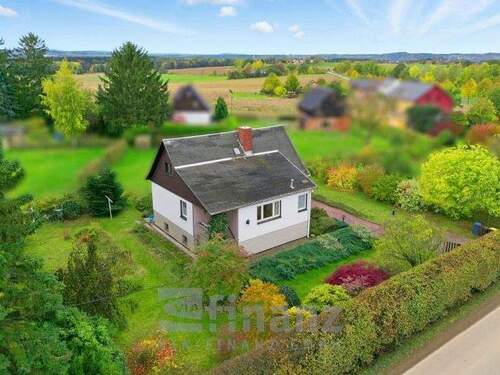 Luftansicht - Einfamilienhaus mit 99,80 m&sup2; in Erlbach-Kirchberg zum Kaufen