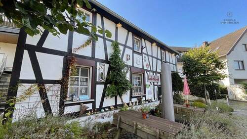 Gaststätte und zwei Wohneinheiten - Haus in Hennef - 640.000,00&nbsp;EUR Kaufpreis, ca.&nbsp; 473,30&nbsp;m&sup2;&nbsp;Wohnfl&auml;che