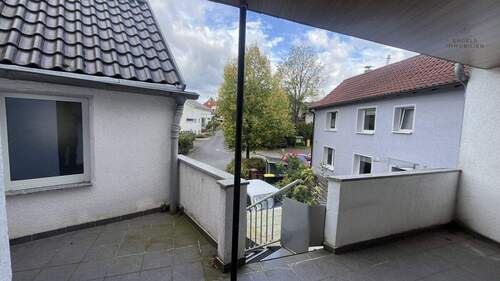 Eingangsterrasse für die beiden Vermieteten Wohnungen - 