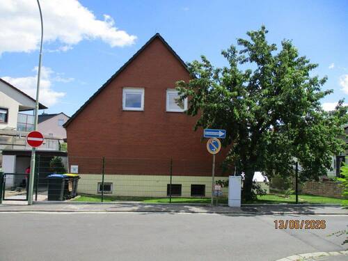 Strassenansicht II - 7 Zimmer Einfamilienhaus zur Miete in Friedberg