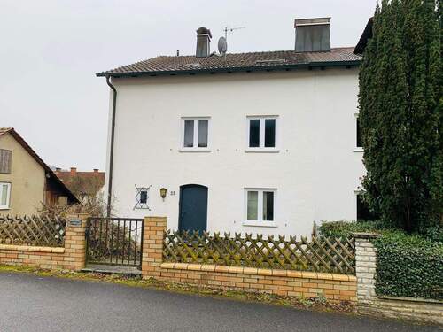 Ansicht - Teilrenoviertes MFH mit 3 WHg in zentraler Lage